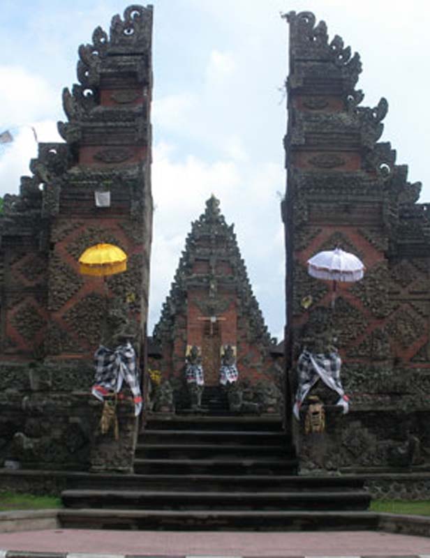 Batuan Temple 01