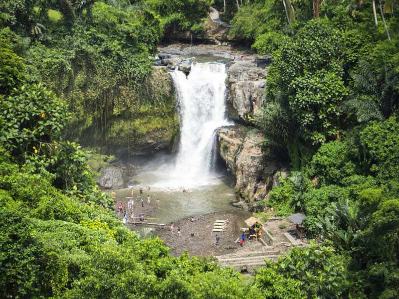 Tegenungan Waterfall 04